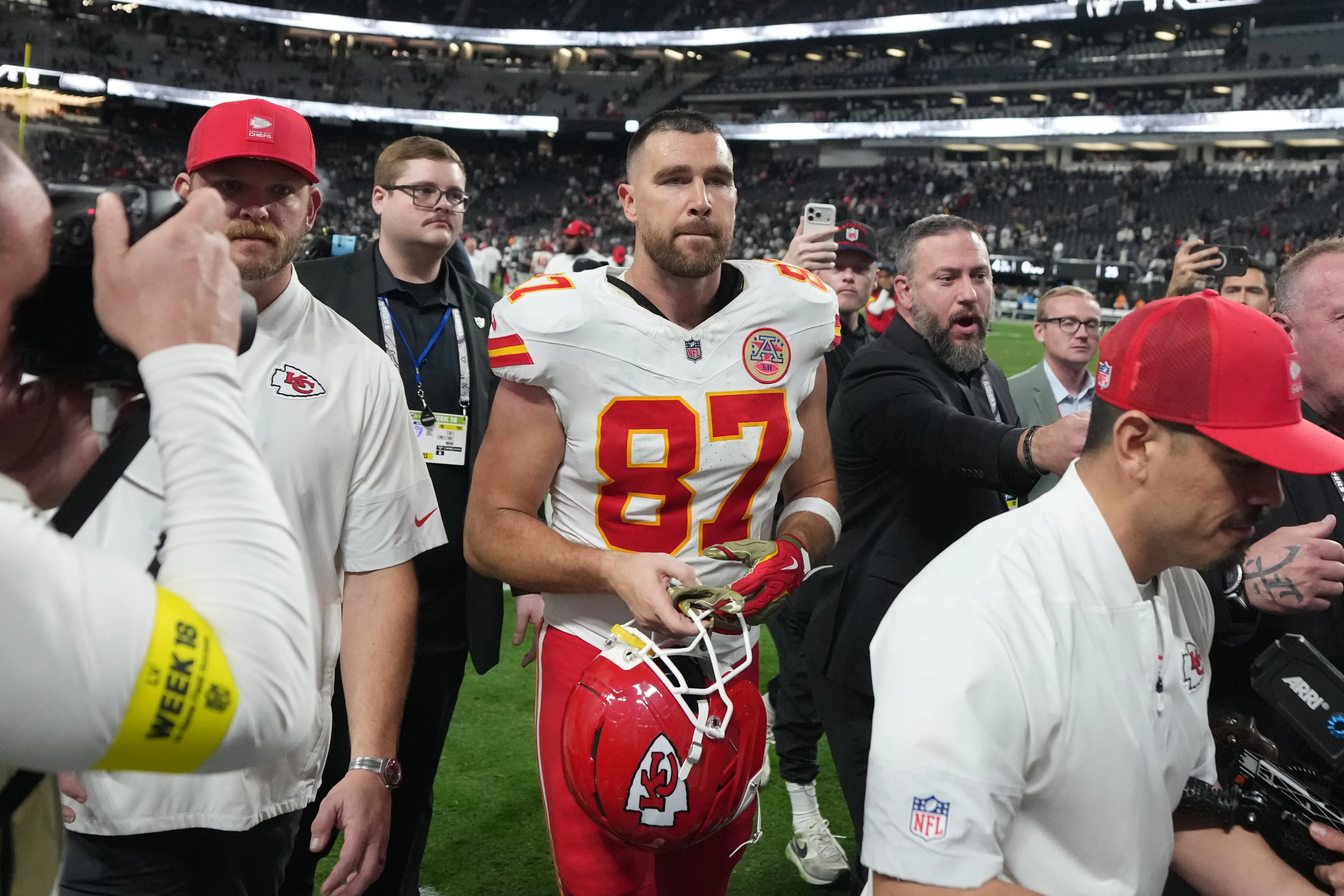 Travis Kelce (87) leaves the field after the game.