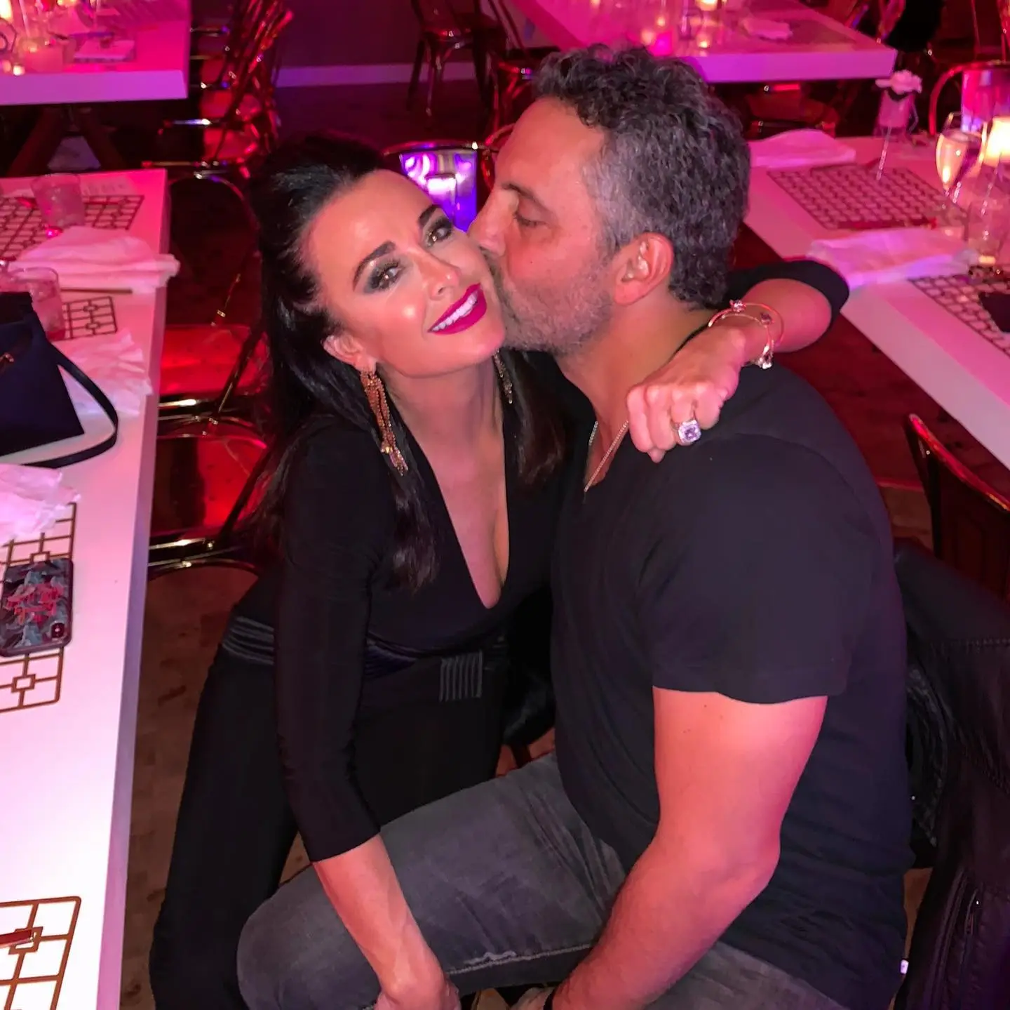 Kyle Richards and Mauricio Umansky embracing.