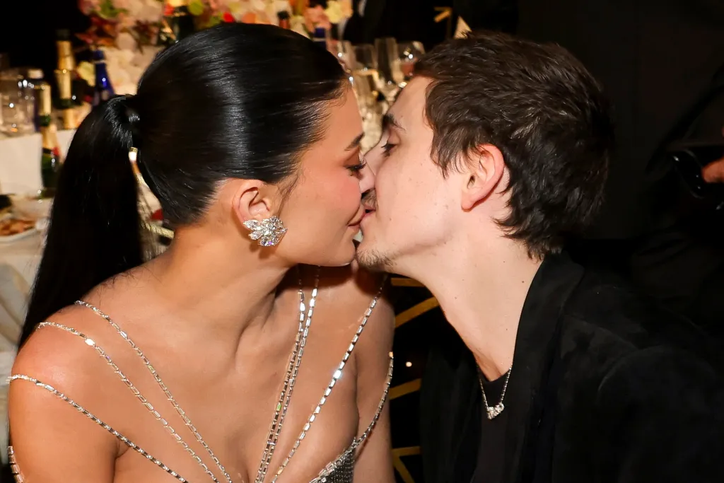 Kylie Jenner and Timothée Chalamet kissing.