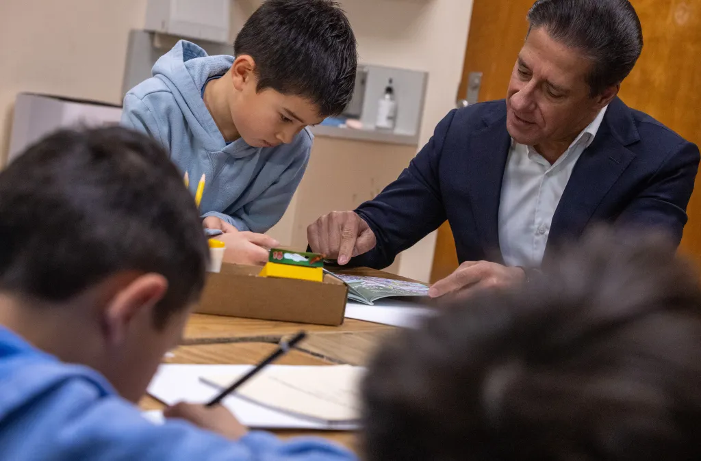 Los Angeles Unified Superintendent Alberto M. Carvalho visiting with students in their new classroom.