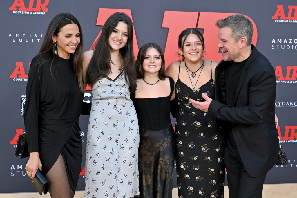 Luciana Damon, Alexia Barroso, Stella Damon, Isabella Damon, and Matt Damon smiling at the premiere of 