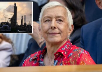 Tennis legend Martina Navratilova supports sanctioning US companies that take Venezuelan oil