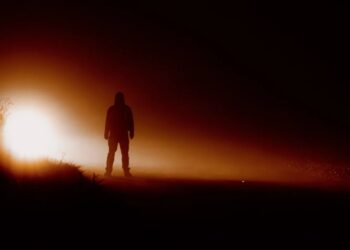 A Man Bought Meta’s AI Glasses, and Ended Up Wandering the Desert in Search of Aliens