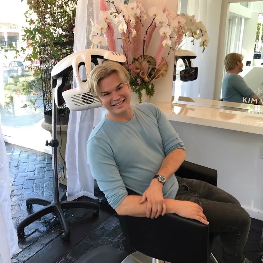 Kim Vo smiling in his new salon.