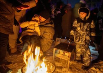 Russian strike on Ukraine’s Kyiv leaves 1,700 buildings still without heat, mayor says
