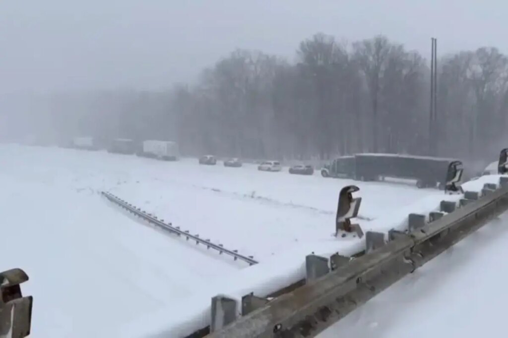 Man dies in multi-car crash on Pennsylvania highway due to whiteout conditions