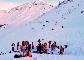 Pair of avalanches leaves 5 skiers dead in Austria