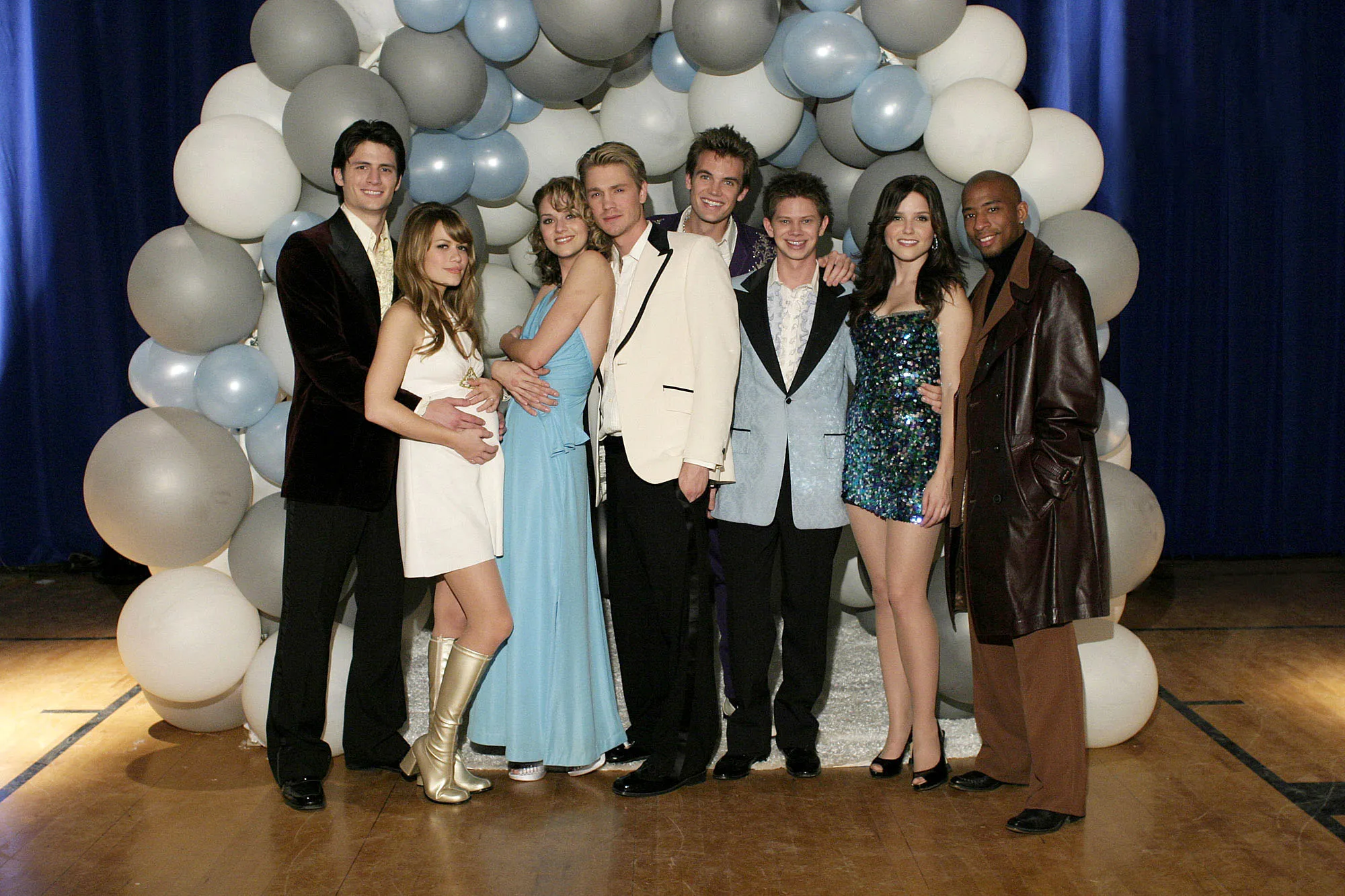 Cast photo of the TV show One Tree Hill, featuring James Lafferty, Bethany Joy Galeotti, Hilarie Burton, Chad Michael Murray, Tyler Hilton, Lee Norris, Sophia Bush, and Antwon Tanner.