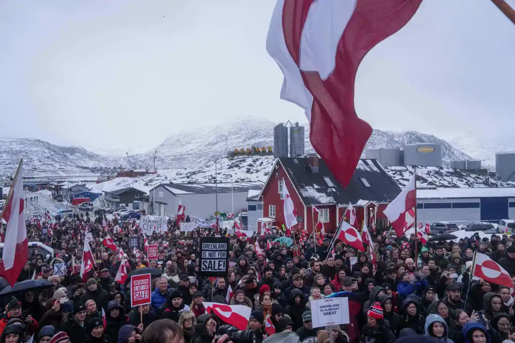 People protest against Trump's policy towards Greenland.