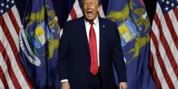 Trump gives middle finger to worker shouting ‘Pedophile protector’