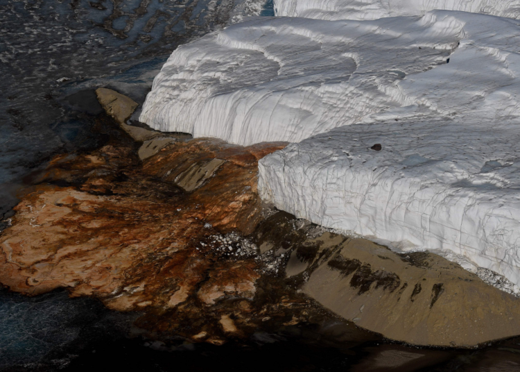 6 Natural Phenomena on Earth That Sound Fake But Aren’t