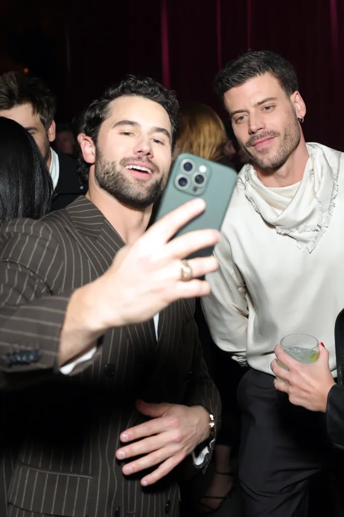 Robbie G.K. taking a selfie with FranÃ§ois Arnaud.
