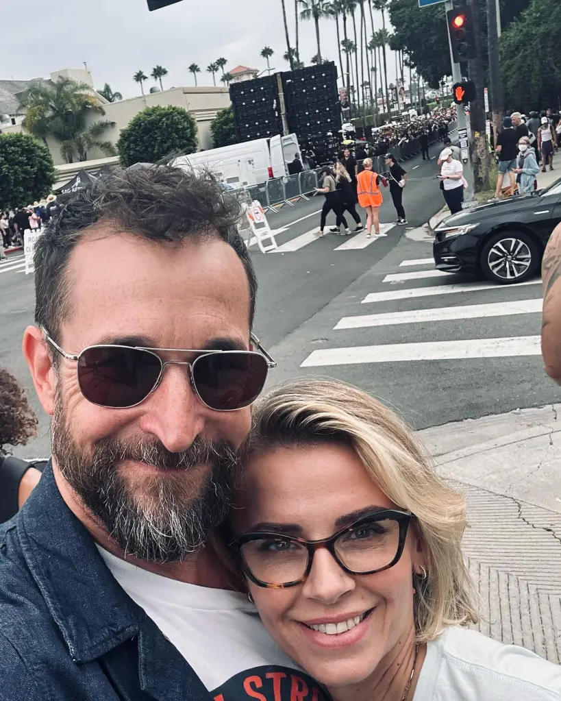 Noah Wyle and his wife pose for a selfie at a SAG-AFTRA strike event.