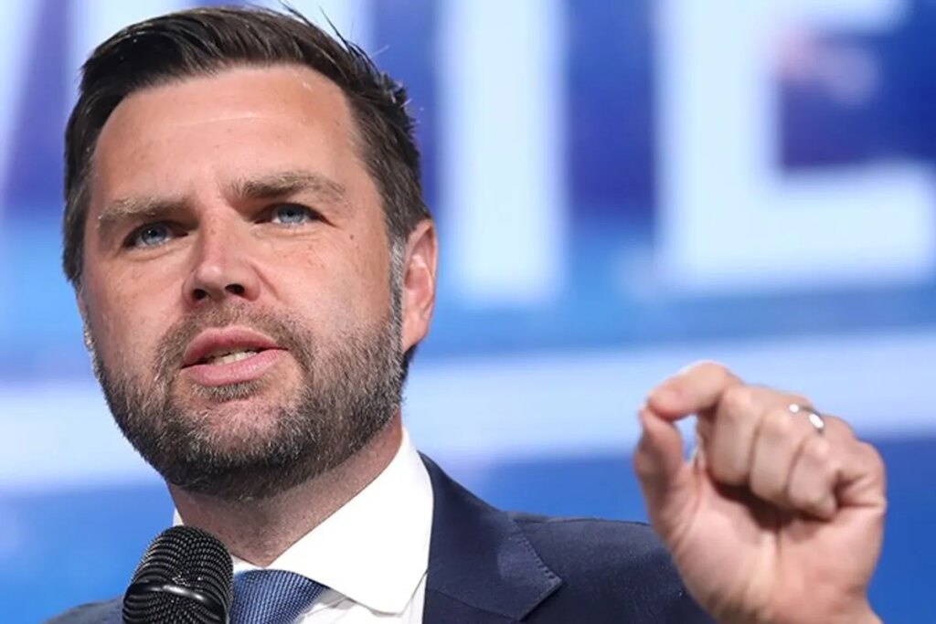 Top Trump ‘henchman’ ignites firestorm comparing Purple Heart Dem to Forrest Gump