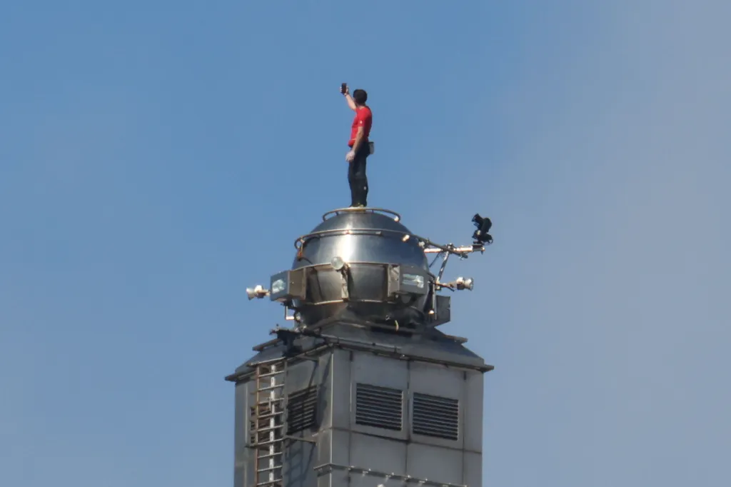 Honnold reacts upon reaching the top of the Taipei 101 skyscraper building, in Taipei, Taiwan, on Jan. 25, 2026.