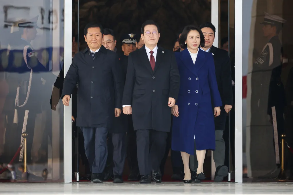 South Korean President Lee Jae Myung and his wife Kim Hye-kyung arrive at Seoul Air Base before boarding a plane for Beijing on Jan. 4, 2026.