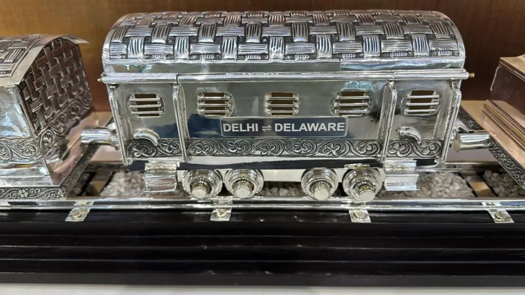 Sterling silver metal train set model with