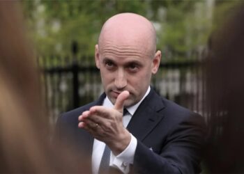 Stephen Miller uses podcaster freak out to claim MN cops have been ordered to ‘surrender’