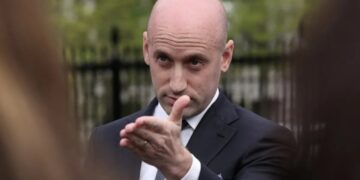 Stephen Miller uses podcaster freak out to claim MN cops have been ordered to ‘surrender’