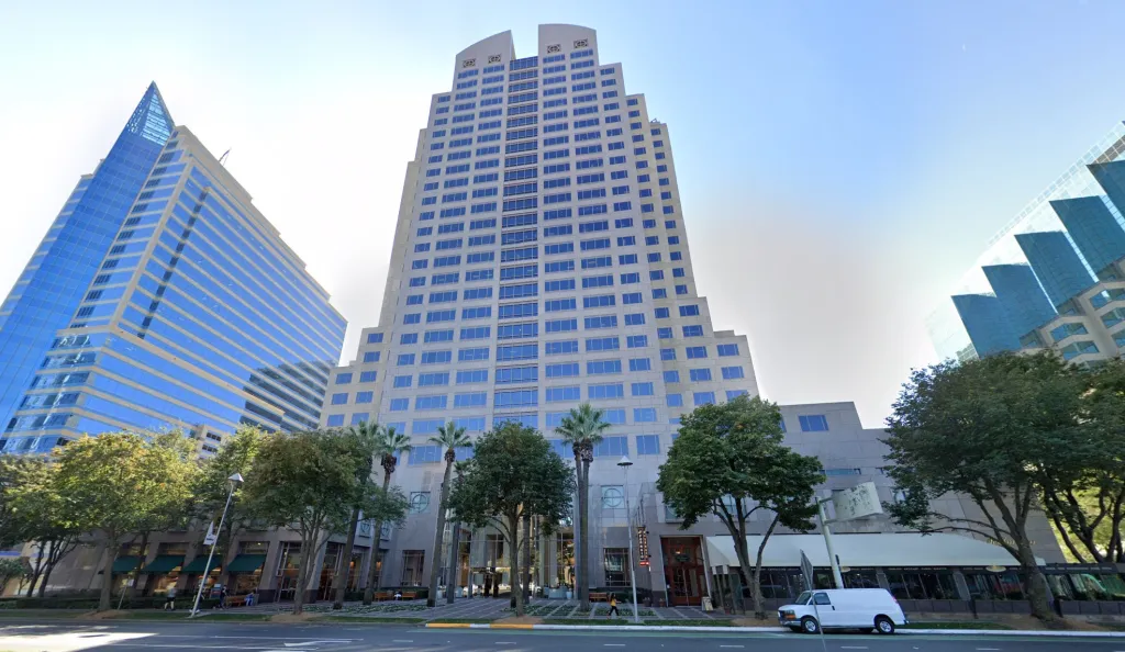 Street view of the high-rise building at 400 Capitol Mall in Sacramento.