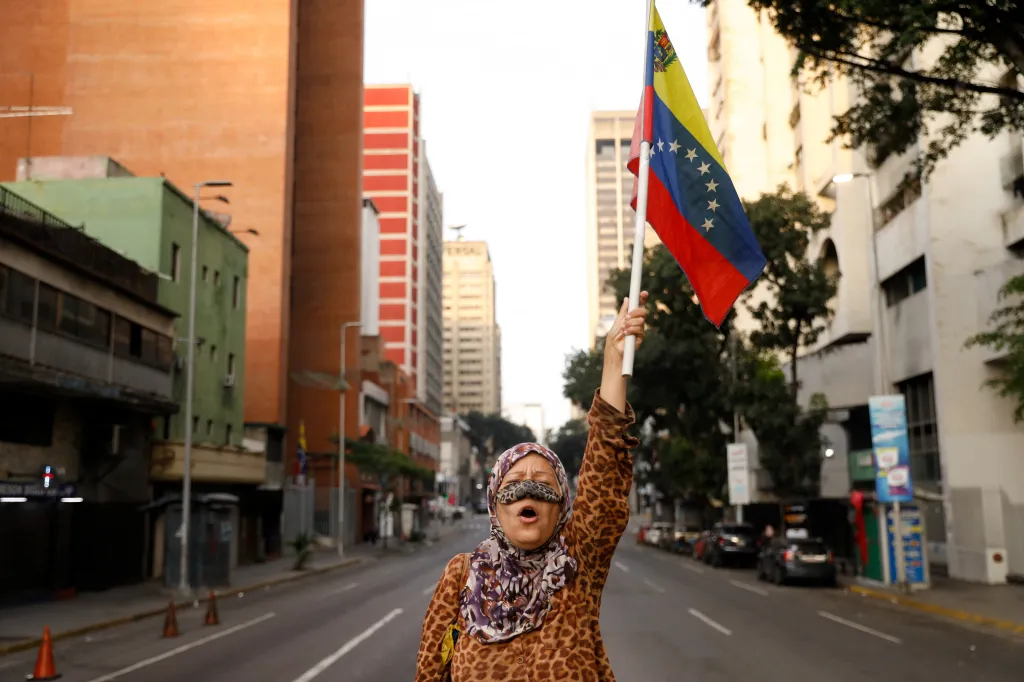 A supporter of Nicolas Maduro holds a Venezuelan flag on a street near the presidential palace on Jan. 3, 2026.