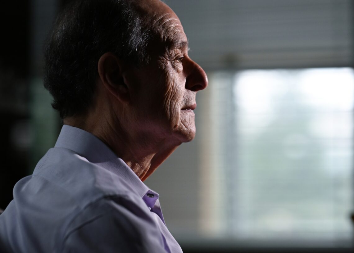 In a one-act play, a man chronicles his own dementia