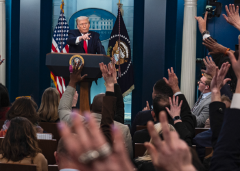 In surprise appearance, Trump discusses Somalia, Columbus Day, binder clips