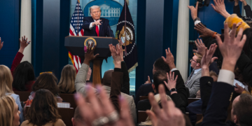 In surprise appearance, Trump discusses Somalia, Columbus Day, binder clips