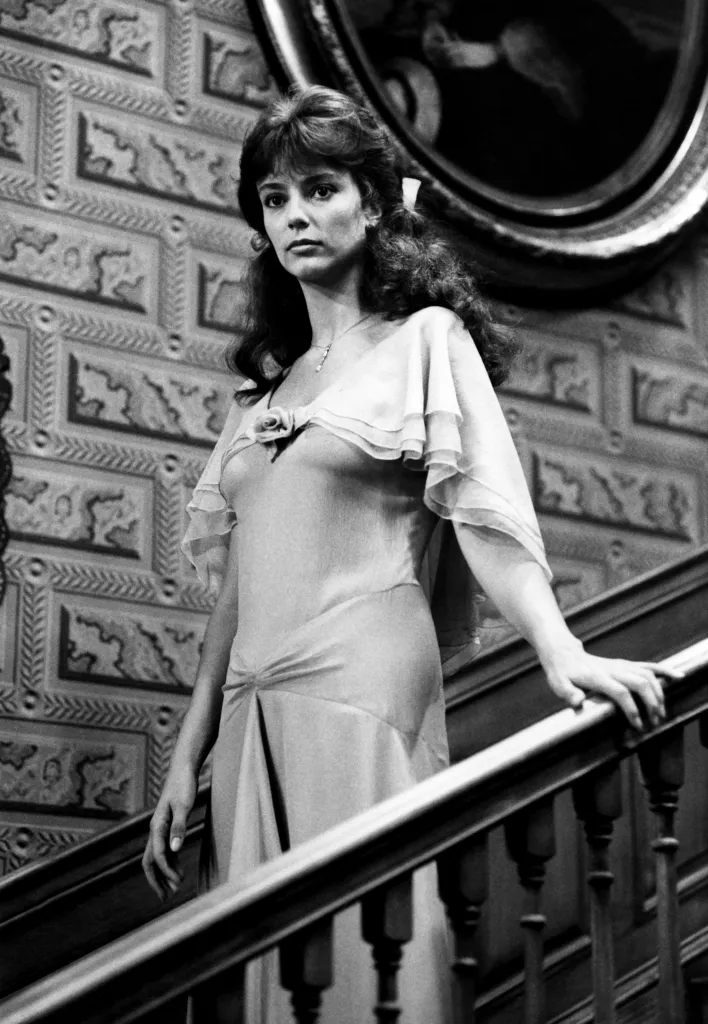 Rachel Ward as Meggie in 
