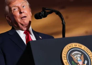 Internet calls Trump ‘insane’ after he misidentifies US symbol