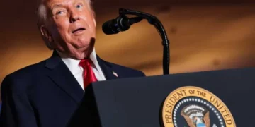 Internet calls Trump ‘insane’ after he misidentifies US symbol