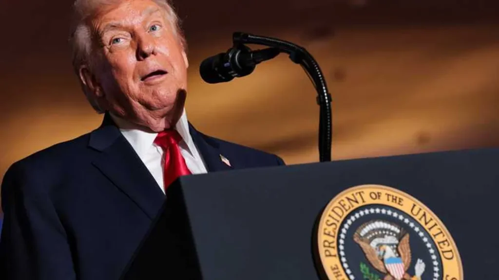 Internet calls Trump ‘insane’ after he misidentifies US symbol