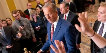 Seven renegade Republicans join Democrats to stall massive spending deal