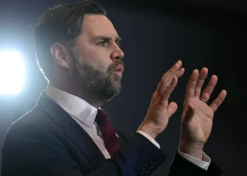 Vance roasted over stunning comparison: ‘Does he know what happened to the Titanic?’