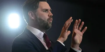 Vance roasted over stunning comparison: ‘Does he know what happened to the Titanic?’