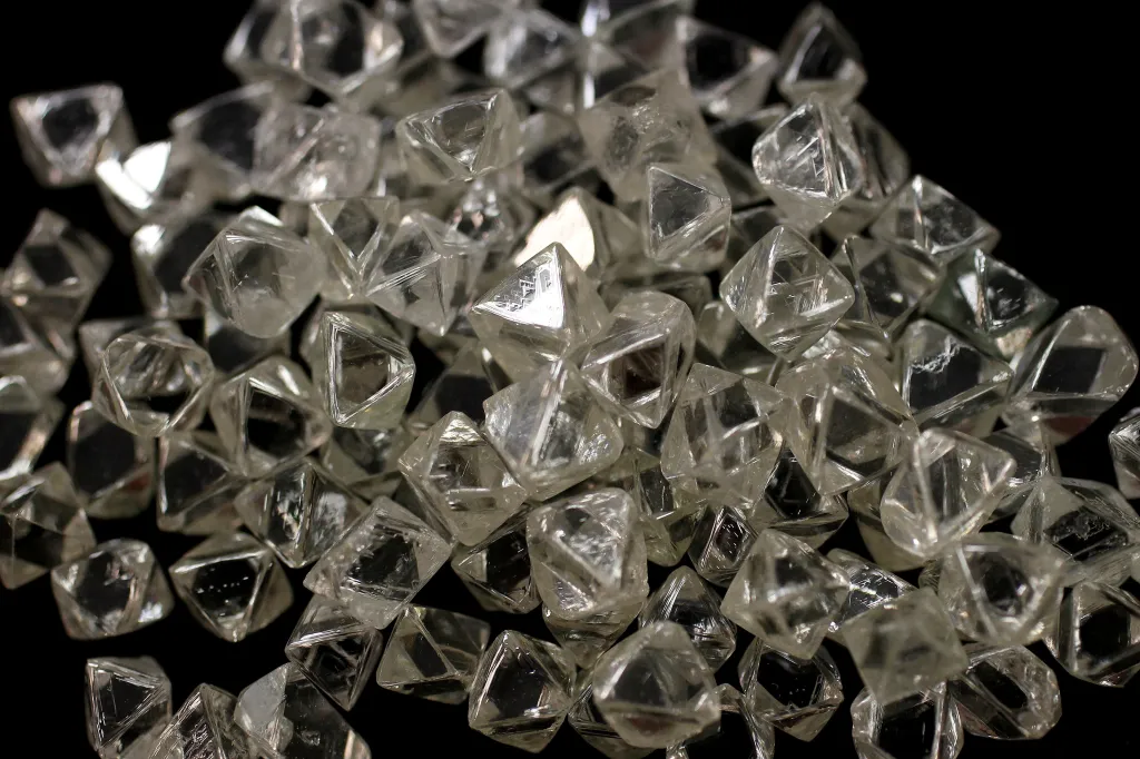 At the first regular sale of the year on Monday, De Beers rolled out price cuts on rough stones weighing more than three-quarters of a carat.
