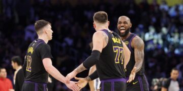 Lakers takeaways: Jake LaRavia sets the tone in starting lineup during win over Grizzlies