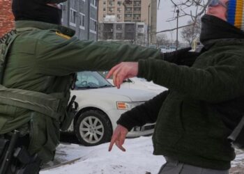 Trump’s playbook falters in crisis response to Minneapolis shooting