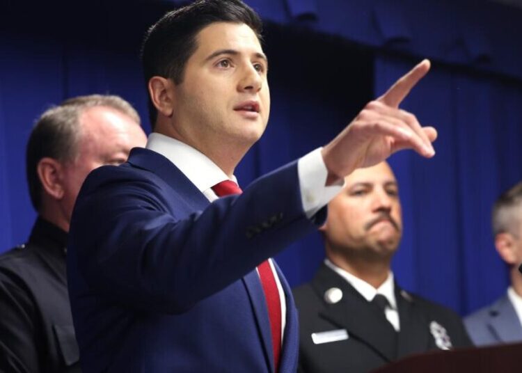 Top Los Angeles federal prosecutor faces blistering criticism for response to Minneapolis shooting