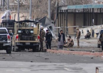 Militants kill 33 people in attacks in southwest Pakistan; 92 assailants also killed