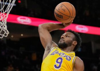 ‘We want Bronny ‘ Guard Bronny James shines during Lakers’ ugly loss to Cleveland