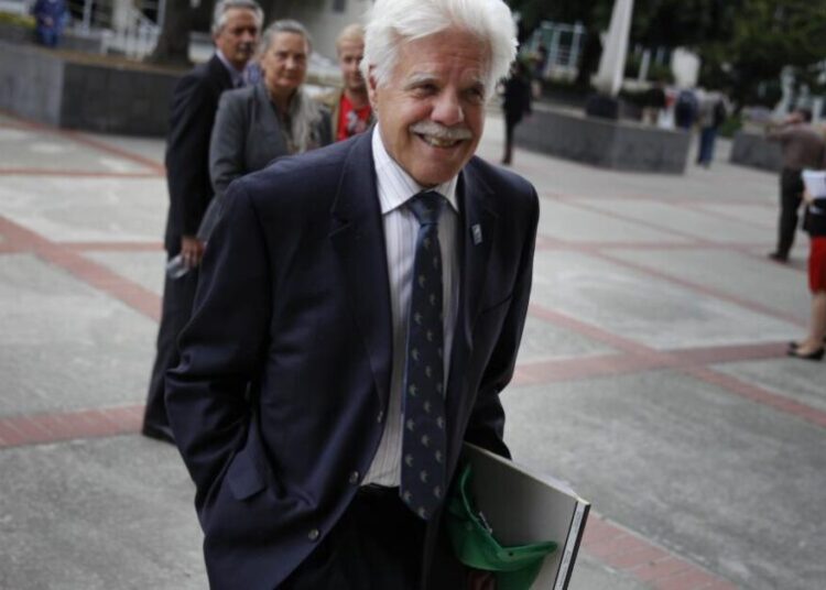 ‘We’re not going away’: Rob Caughlan, fierce defender of the coastline and Surfrider leader, dies at the age of 82