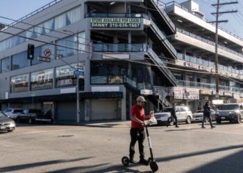 Immigration sweep rattles L.A.’s Fashion District, deepening fears and slumping sales