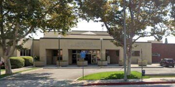 Man, woman and 17-year-old girl, believed to be family, are fatally shot in Lakewood