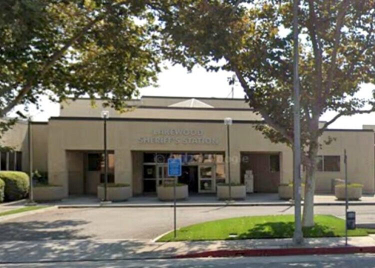 Man, woman and 17-year-old girl, believed to be family, are fatally shot in Lakewood