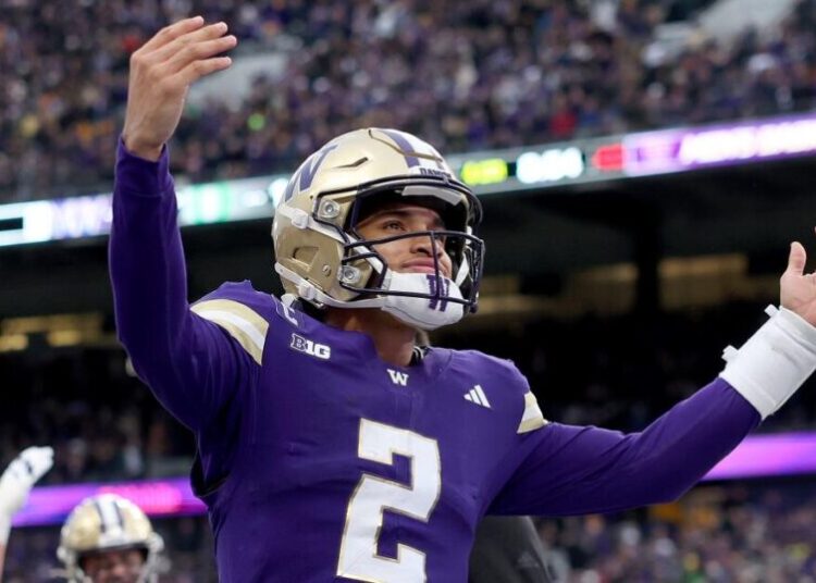 Demond Williams Jr. calls a reverse, decides to remain at Washington rather than transfer