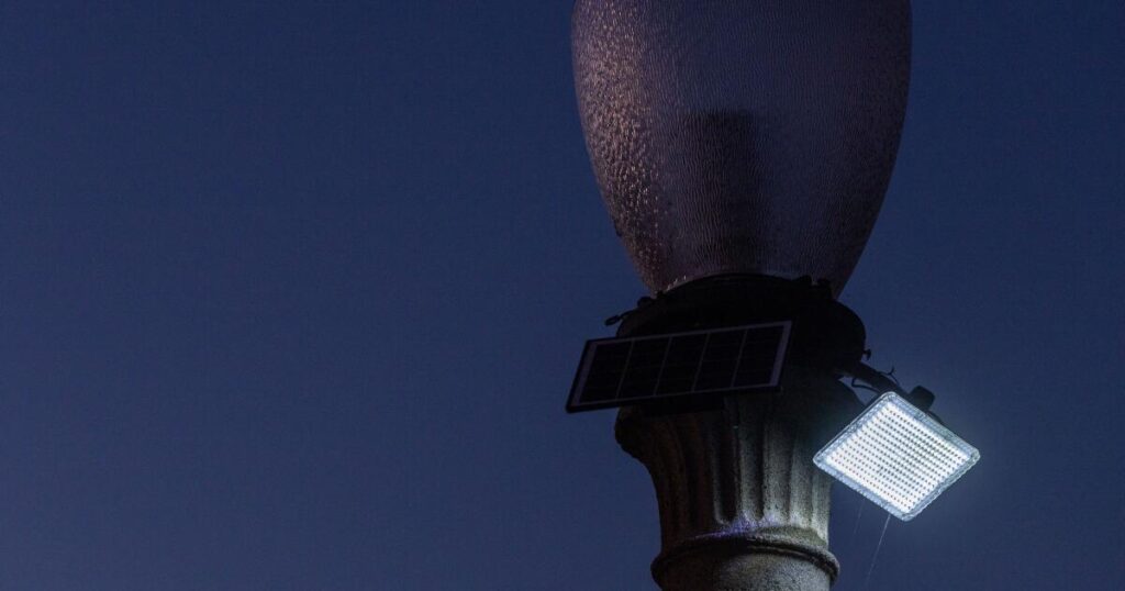 Copper thefts turned these upscale L.A. streets pitch dark. Frustrated residents are fighting back