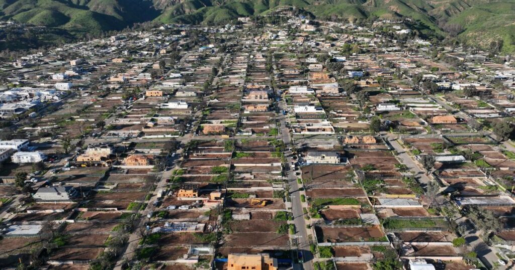 Trump signs executive order to ‘preempt’ permitting process for fire-destroyed homes in L.A.