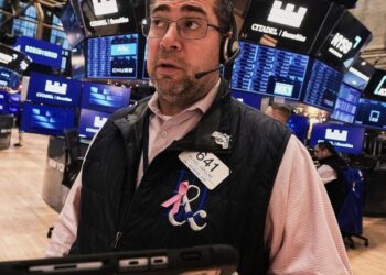 Wall Street edges higher in a wobbly start to 2026