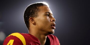 USC quarterback Husan Longstreet announces he’s entering transfer portal